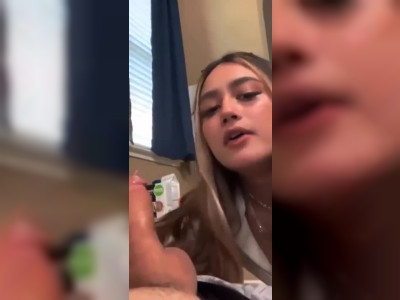 Elle suce le pote de son frère