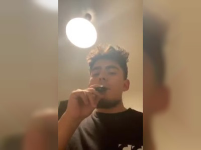 Une fille suce son mec lors d'un live sur TikTok