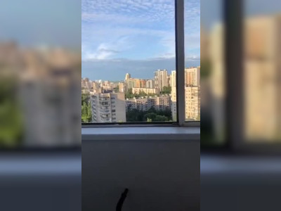 Une milf russe avec des gros seins suce une queue lors d'un live Periscope