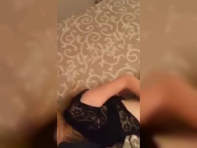 Une blonde mince fait la belle sur Snapchat