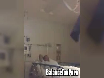 Elle le suce à l'hôpital et se fait griller par le docteur