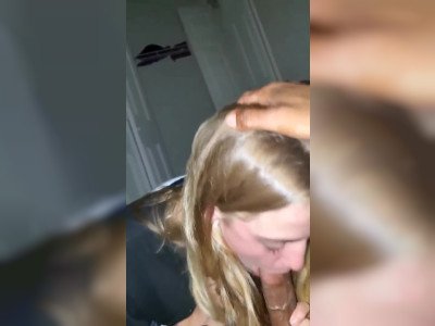 Elle avale jusque la dernière goutte
