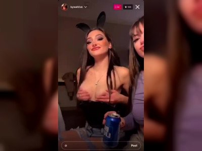 Trois montrent leurs seins lors d'un live