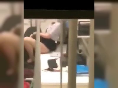 Elle se fait bouffer la chatte par un collègue de bureau