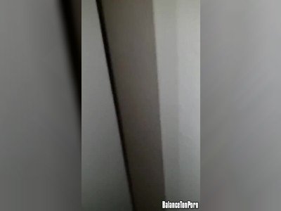 Il interrompt sa femme qui se fait démonter par deux blacks